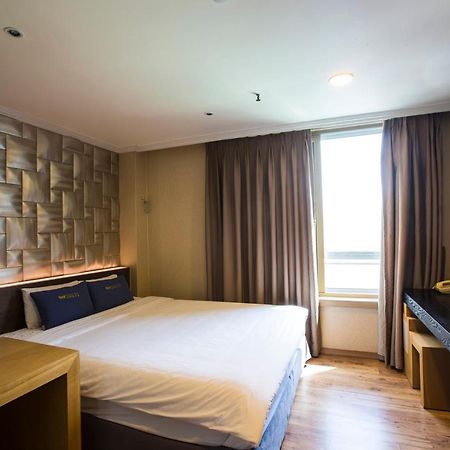 Central Hotel Чханвон Экстерьер фото