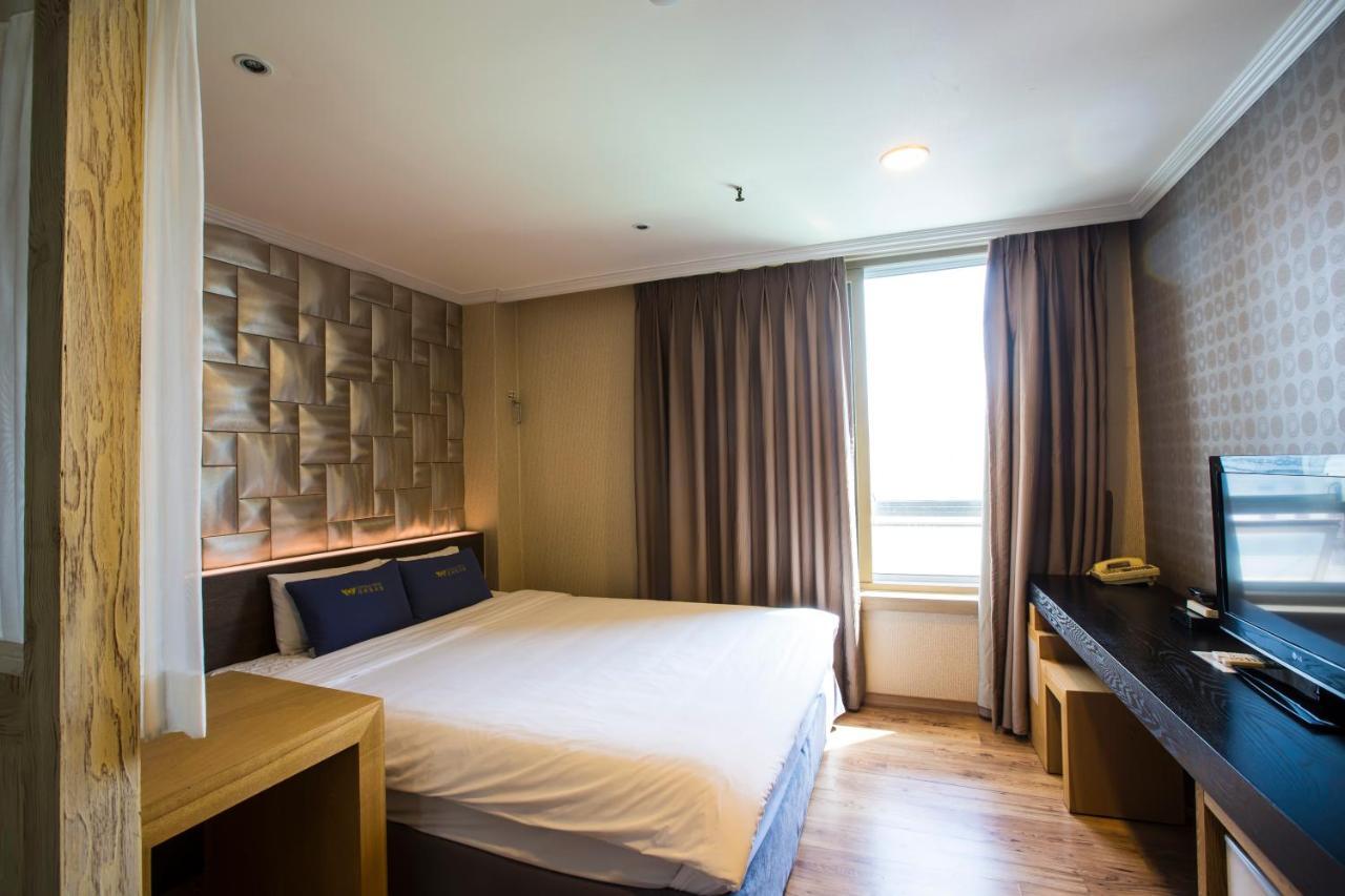 Central Hotel Чханвон Экстерьер фото