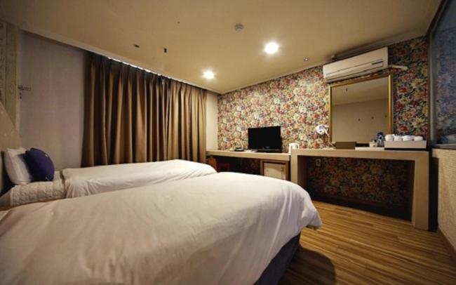 Central Hotel Чханвон Экстерьер фото