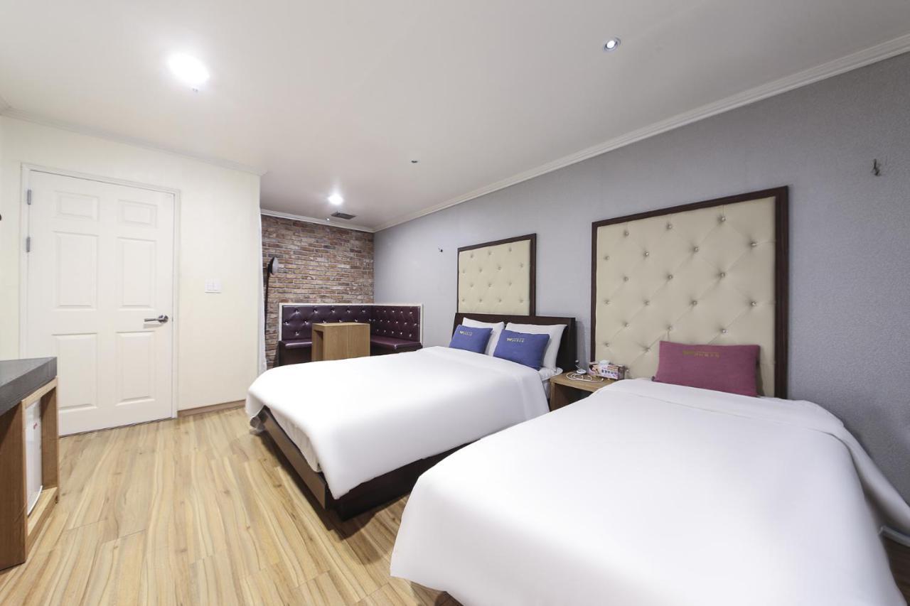 Central Hotel Чханвон Экстерьер фото