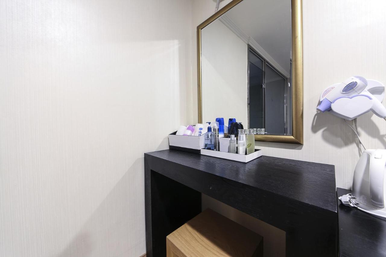Central Hotel Чханвон Экстерьер фото