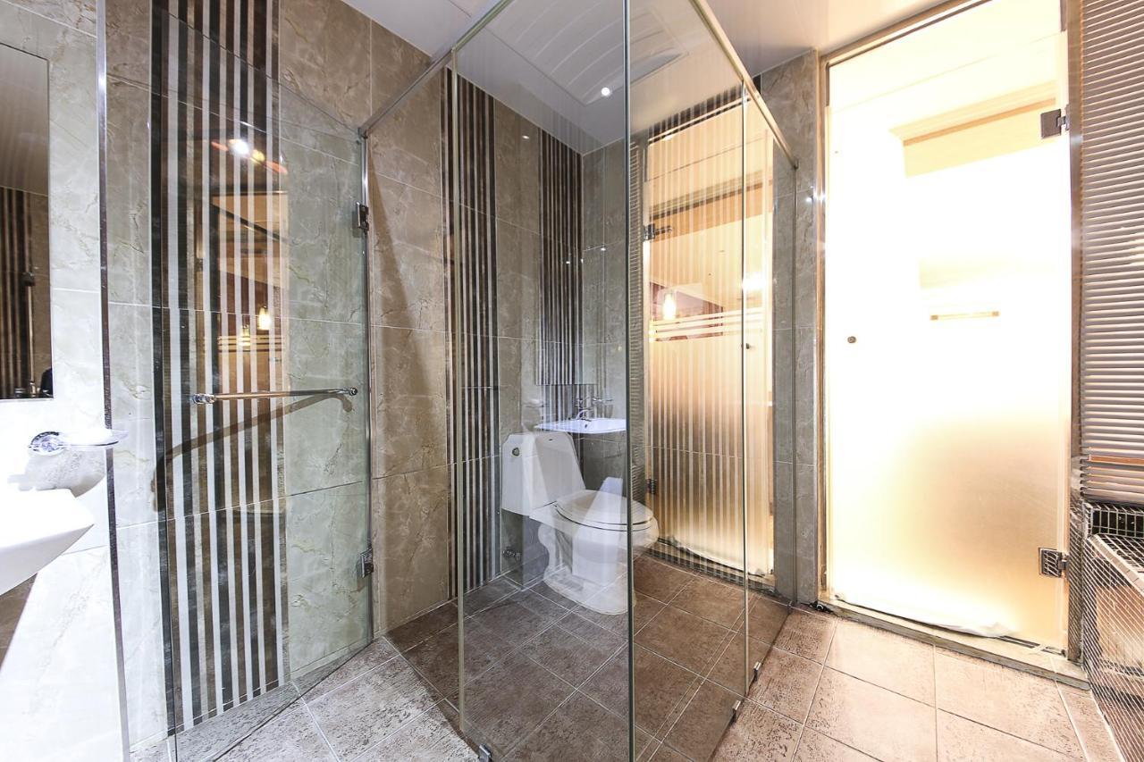 Central Hotel Чханвон Экстерьер фото