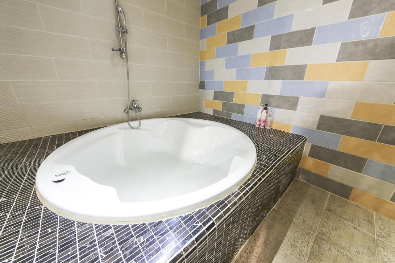 Central Hotel Чханвон Экстерьер фото
