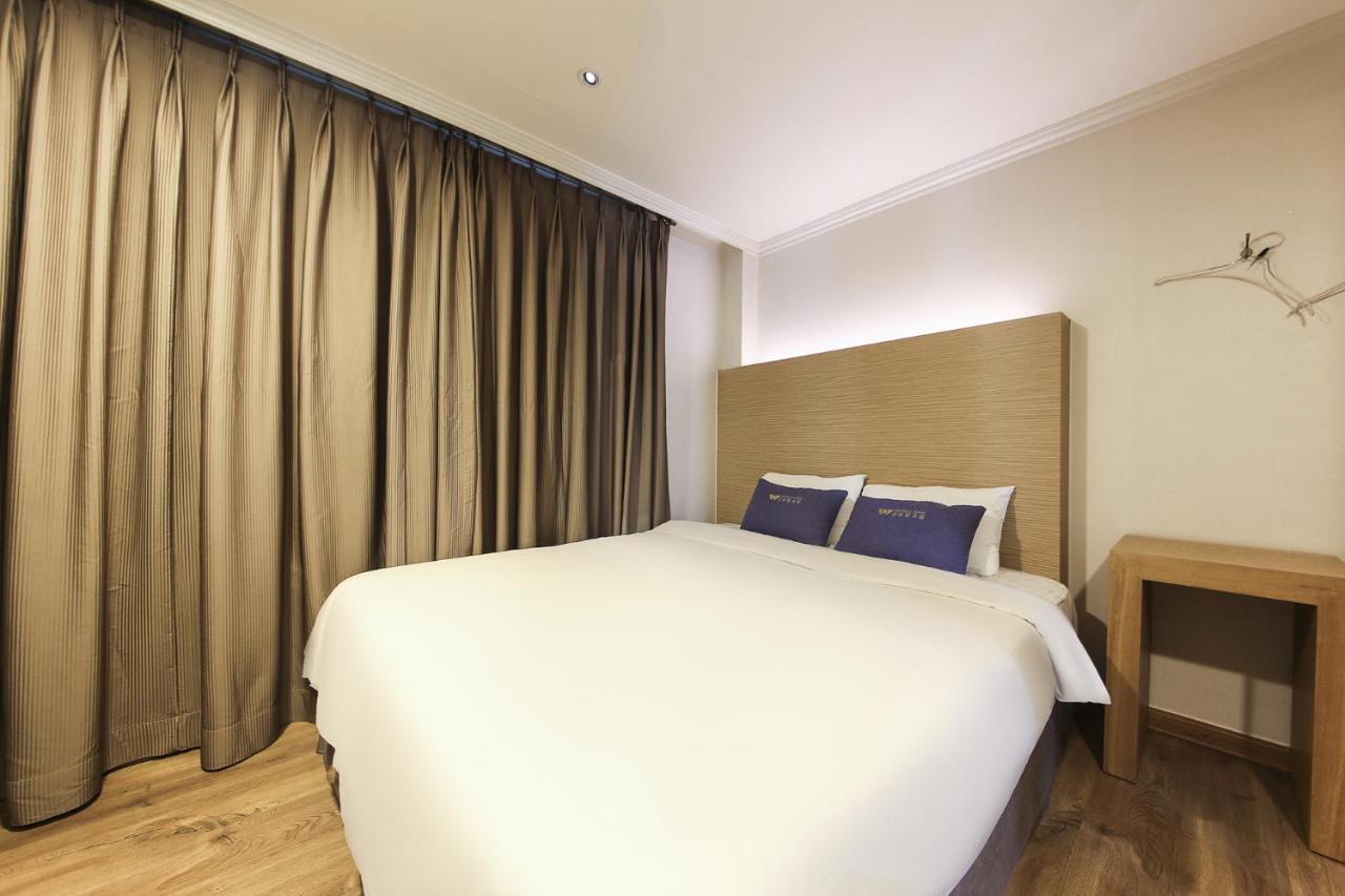 Central Hotel Чханвон Экстерьер фото