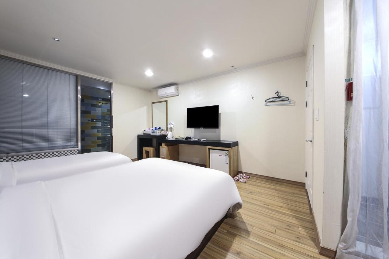Central Hotel Чханвон Экстерьер фото