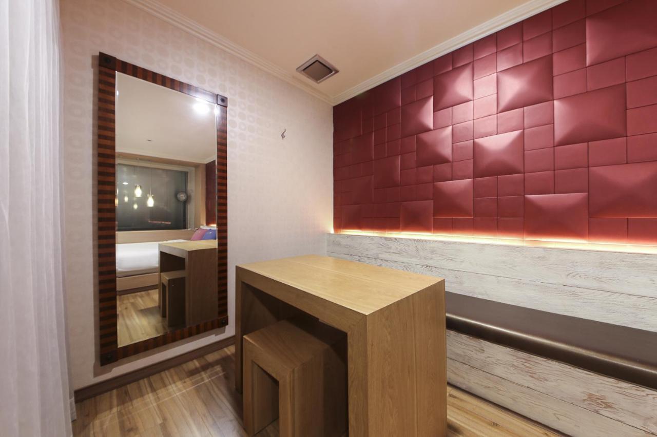 Central Hotel Чханвон Экстерьер фото