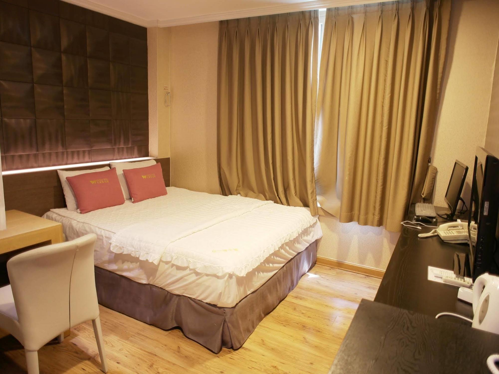 Central Hotel Чханвон Экстерьер фото