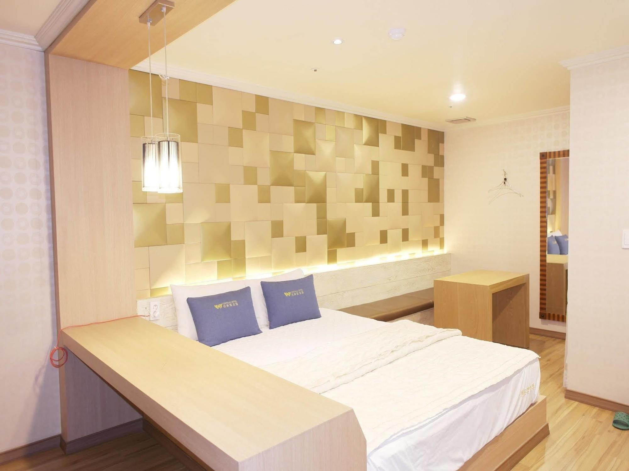 Central Hotel Чханвон Экстерьер фото